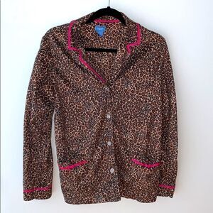 — Simply Vera Wang — Cozy, soft cheetah pajama top